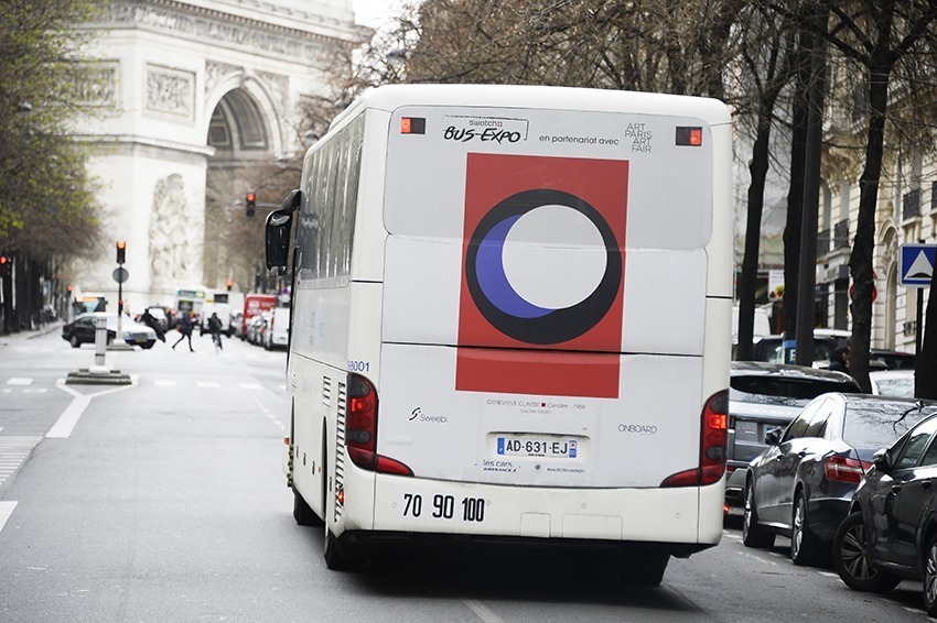 bus-expo-paris-oeuvre-art-exposition-itinerante
